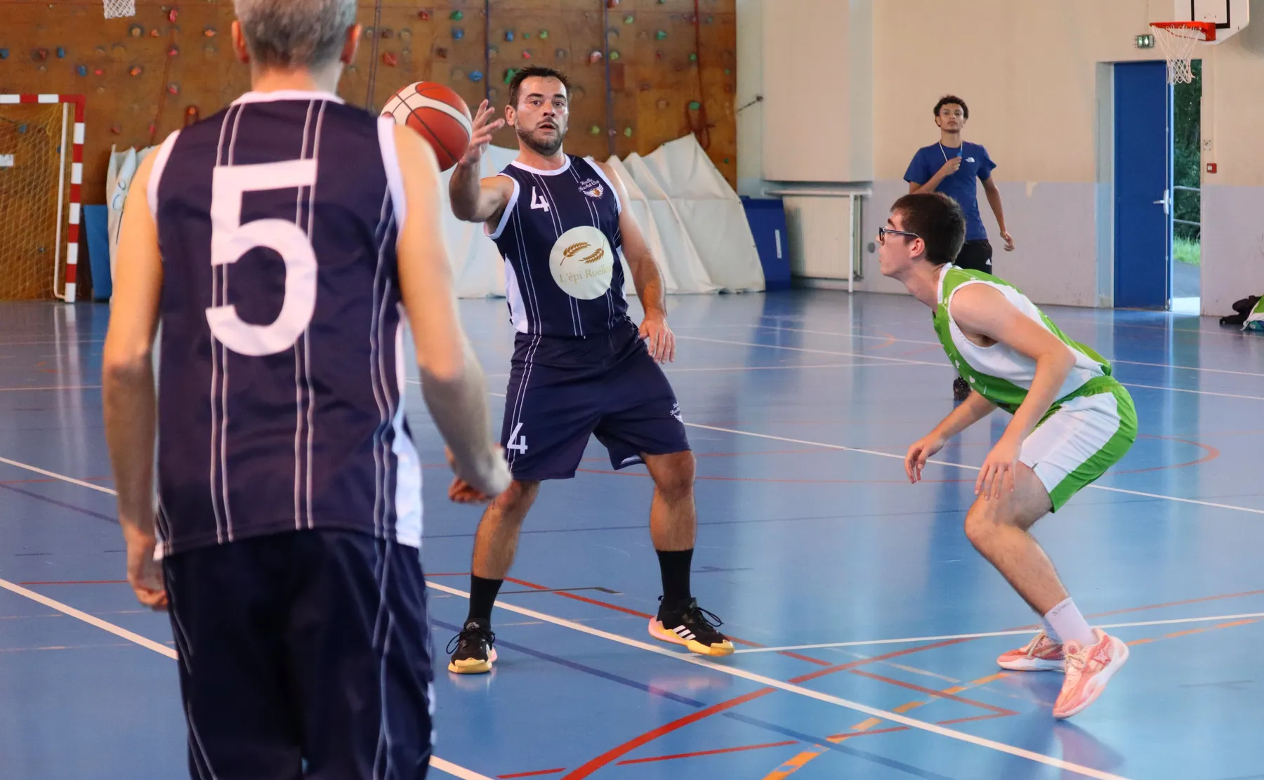 Photo 4 de l'album DM2 - Journée 3 face à Leroy Somer