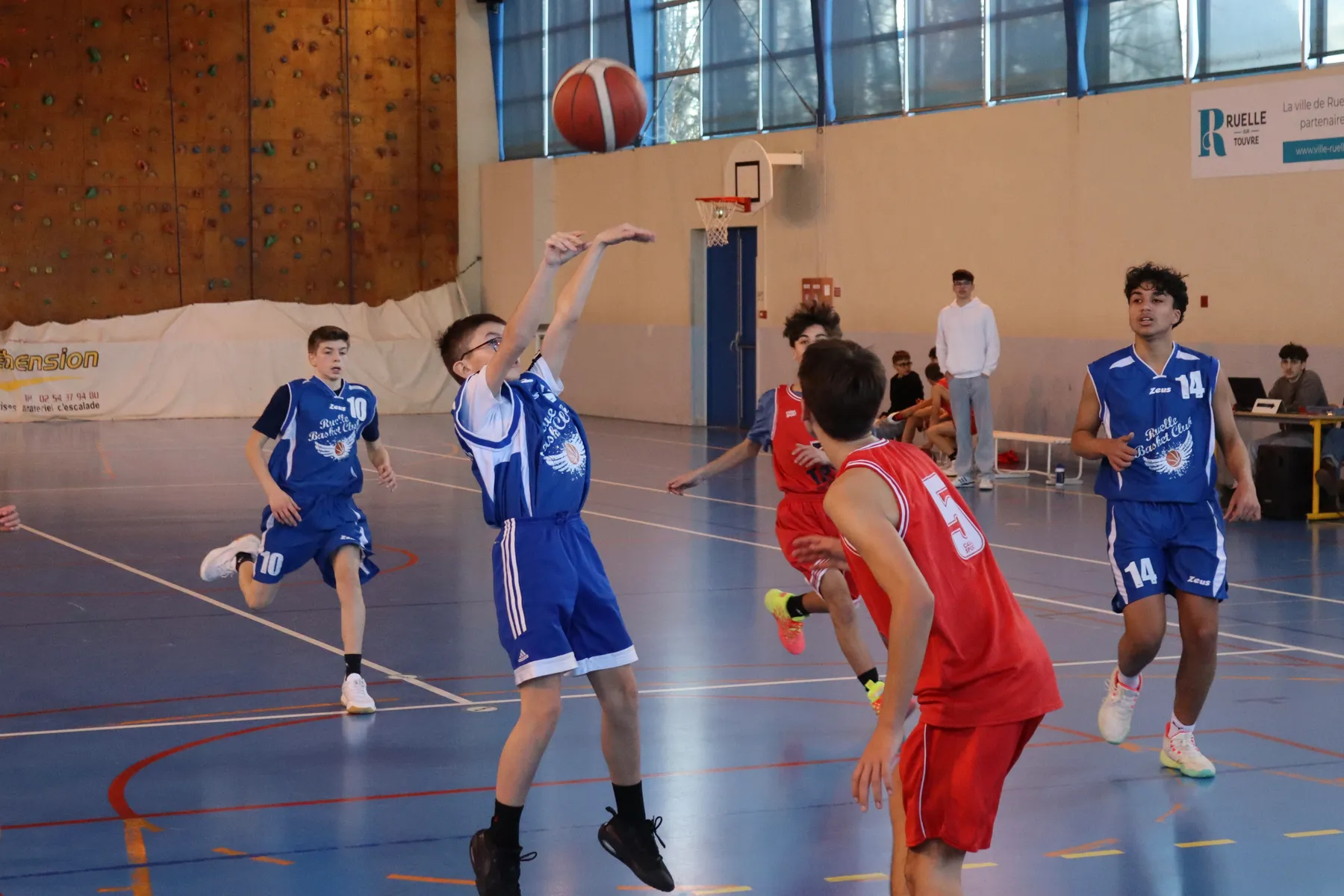 Photo 2 de l'album U15 face à Saint-Sornin