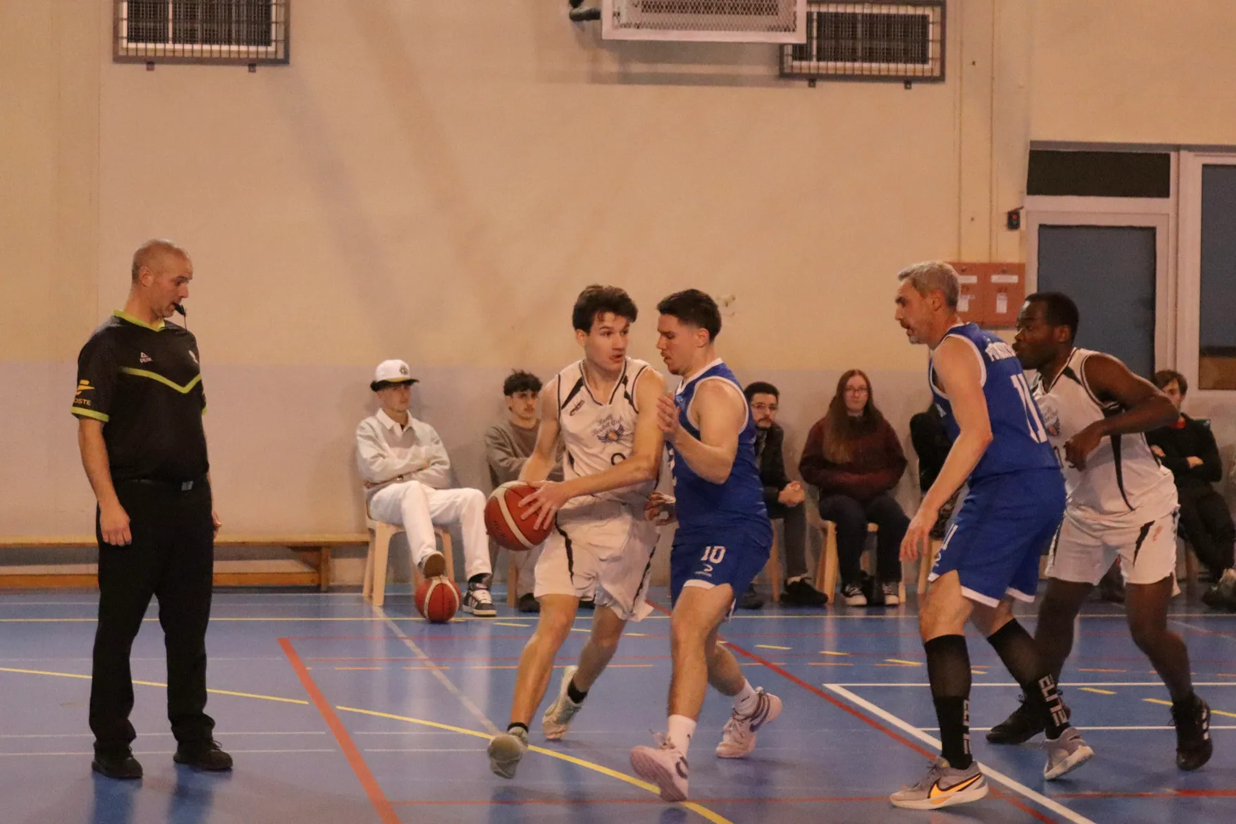 Photo 3 de l'album DM1 face à Puymoyen